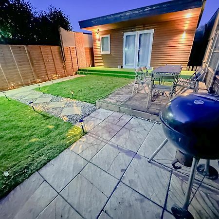 Stunning Studio Garden House - Free Wifi & Parking เฮนดอน ภายนอก รูปภาพ